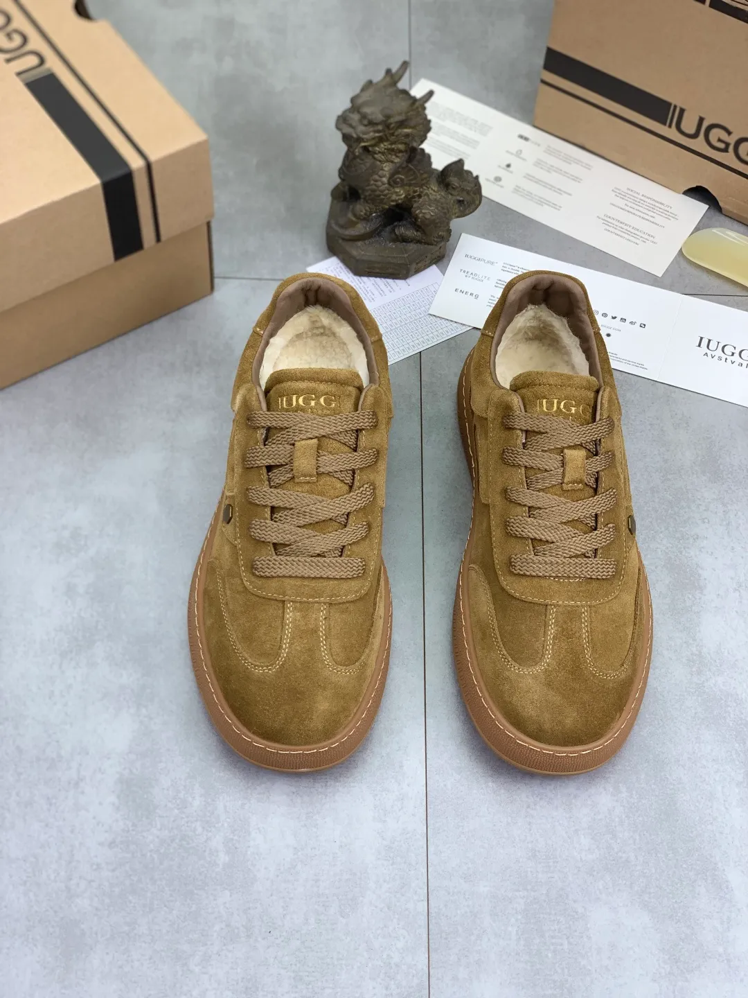 Men's shoes 💰P520 New arrival 🆕🆕🆕 26 new IUGGI men's moral training shoes Winter lace-up low-cut casual men's shoes Outer layer of cowhide, rubber outsole, lining with wool, comfortable and breathable💯 Versatile winter essentials👌 Transform your feet into the brightest "boy"❗️ Size: 39-44 Three colors